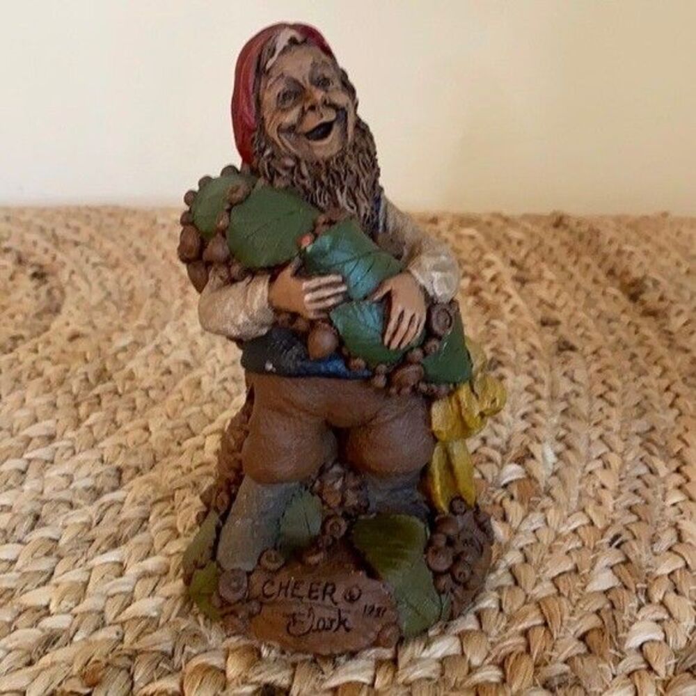 Tom Clark Gnome Cheer Resin Figurine Collectible Christmas Cairn Studios